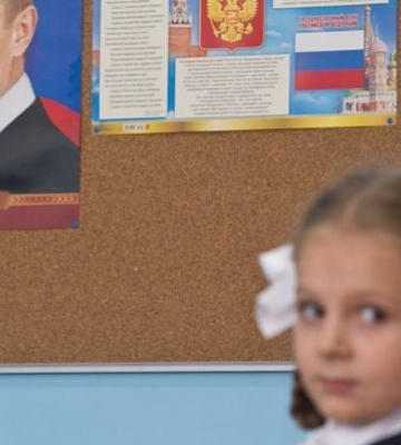 Начинать урок с достижений путина: в Мелитополе учителям выдали ценные указания