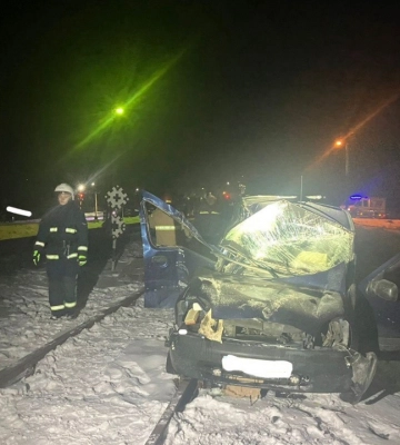 На Франківщині авто зіткнулося з потягом, є потерпілий