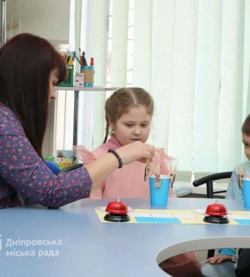 В Киеве спасатели сняли со льда молодую пару: видео