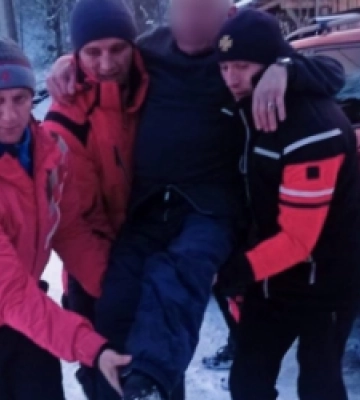 77-річний турист сильно травмувався під час спуску з гори Пікуй