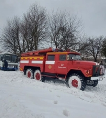 На Волині зі снігового полону рятували рейсовий автобус