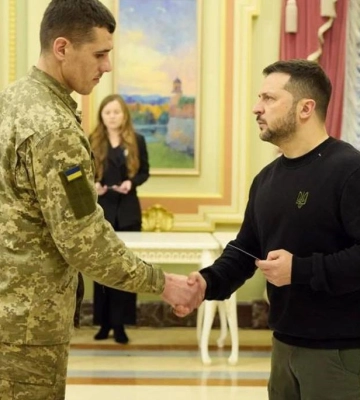 Володимир Зеленський вручив сертифікати на квартири Героям України та рідним загиблих Героїв з Полтавщини