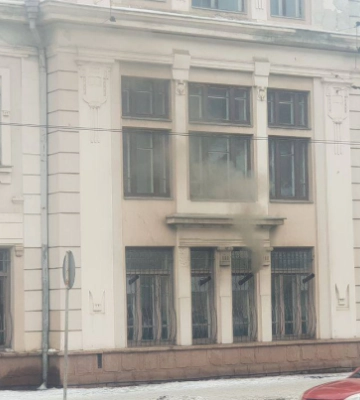 Прямо у будівлі залізничного вокзалу у Чернівцях встановили буржуйки