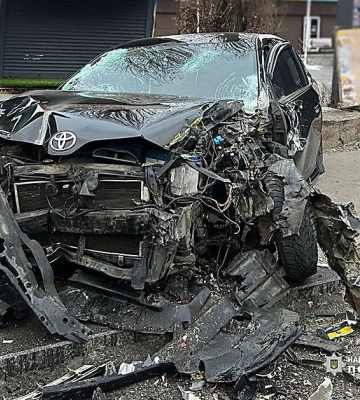 У Києві Toyota вилетіла на зупинку — загинув пішохід