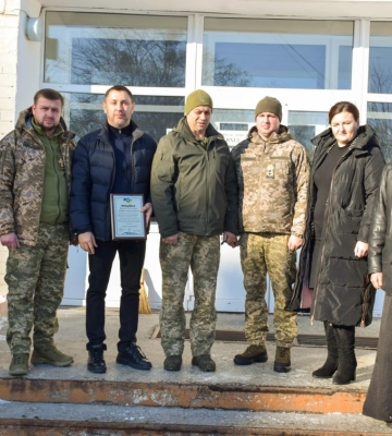 Андрій Стріхарський передав командиру 118-ої бригади ТРО відремонтовані автомобілі, а Черкаській обласній лікарні — медикаменти&amp;hellip;
