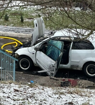 Замах на вбивство: у Дніпрі вибухнув автомобіль із двома людьми в салоні
