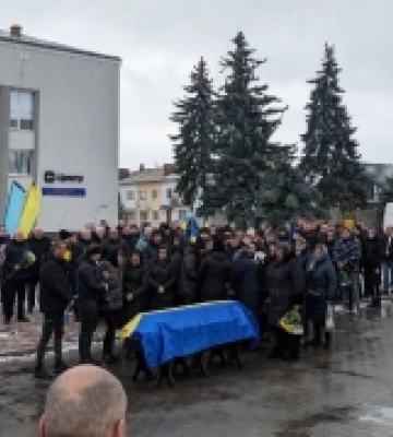 Корецька громада попрощалася із загиблим захисником Василем Бобром