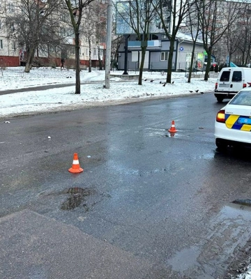У Рівному необачна старенька жінка потрапила під автомобіль (ФОТО)