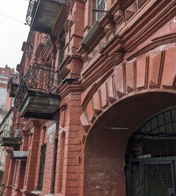Захист від нечистої сили: які таємниці приховує будинок в одну стіну у Дніпрі