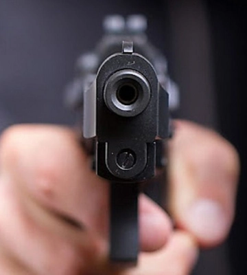 У центрі Запоріжжя чоловік застрелив жінку та потім сам вчинив самогубство