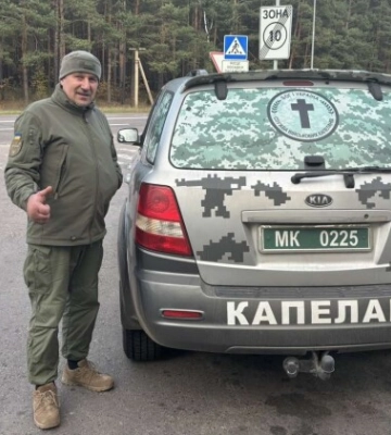«В окопах сьогодні, як ніколи, воїнам потрібне слово Боже»: капелан з Волині тричі на місяць їздить на фронт
