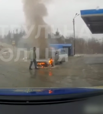 На АЗС в Харкові спалахнув автомобіль