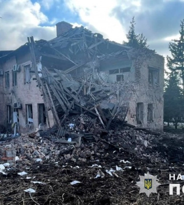Армія РФ скинула авіабомбу на Торецьк: пошкоджено будинки та навчальний заклад