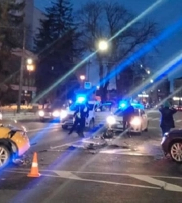 У центрі Луцька «пассат» протаранив дві автівки 