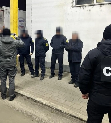 Посадовці митного посту на Закарпатті займалися систематичними «поборами» з перевізників
