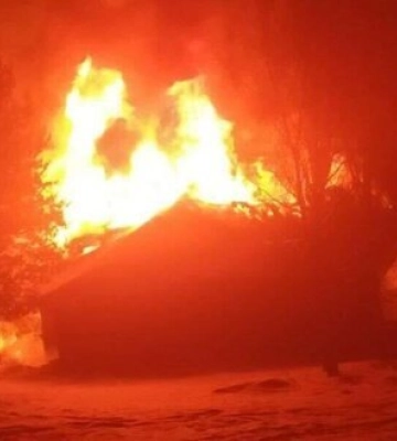 Уночі на Чернігівщині згорів заміський будинок бізнесмена Мазепи. ВІДЕО+ФОТО