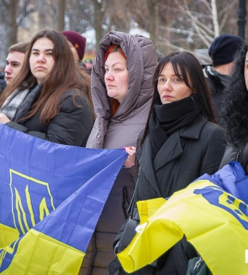 Квіти до пам&#039;ятника Винниченку та вручення нагород. У Кропивницькому відзначили День Соборності України