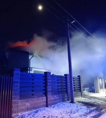 Біля Рівного вночі горів двоповерховий будинок (ФОТО)