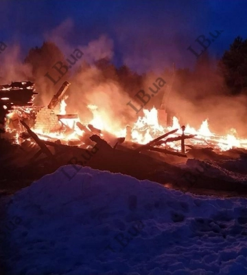 На Чернігівщині вночі згорів будинок, який нібито належить бізнесмену Мазепі