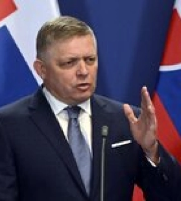 Фицо намекнул, что Украина должна отказаться от Крыма и Донбасса. У Кулебы ответили