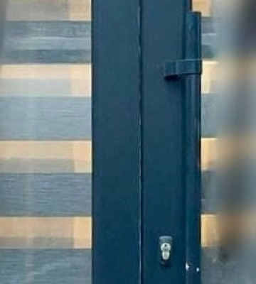 В Одесі викрили підлітка, який розмалював двері офісу однієї з общин