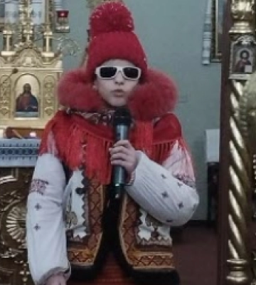 Незряча школярка зі Львівщини співаючи у церквах зібрала для ЗСУ 2 млн грн