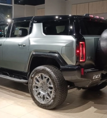 В Україні з’явився новітній електромобіль Hummer (Фото)