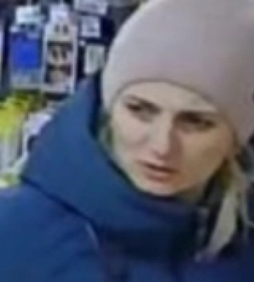 У Луцьку розшукують жінок, які можуть бути причетні до крадіжок з магазину. Фото