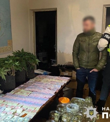 Доставляли героин из-за границы: столичные правоохранители задержали группу наркоторговцев