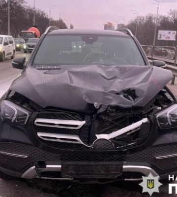 У Києві водій Mercedes на смерть збив чоловіка, фото