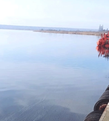 Спричинило виток нафтопродуктів: на території Миколаївського морського порту затонуло судно