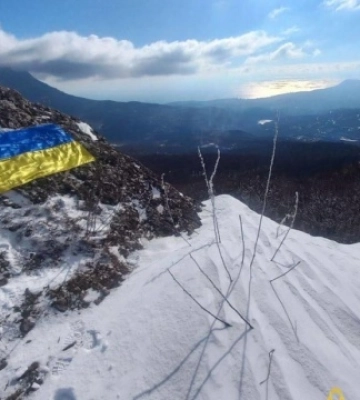 Активісти руху &quot;Жовта Стрічка&quot; підняли прапор України в Криму