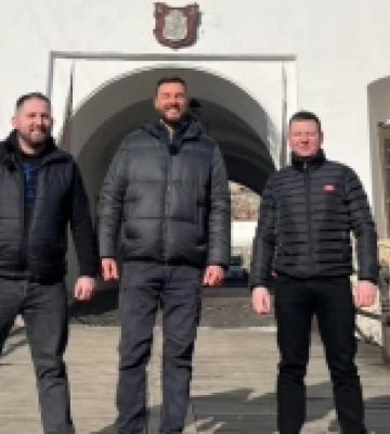 Мукачево відвідав відомий тревел-блогер Артемій Сурін з командою