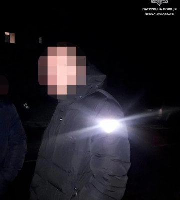 Побив і пограбував: черкаські патрульні розшукали нападника