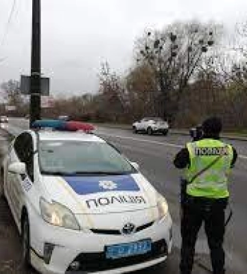 В Ужгороді, тікаючи від поліції, п’яний водій BMW влетів у коло на перехресті Минайської - Грушевського (ВІДЕО)