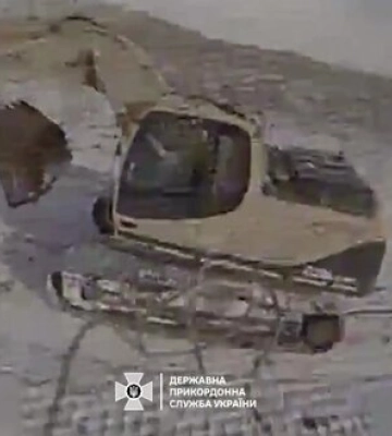Бійці "Сталевого кордону" уразили ворожий екскаватор, який якраз облаштовував позиції окупантів. ВIДЕО