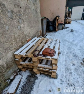 У Рахові чоловік який нещодавно повернувся з місць позбавлення волі, обікрав автомобіль (Фото)