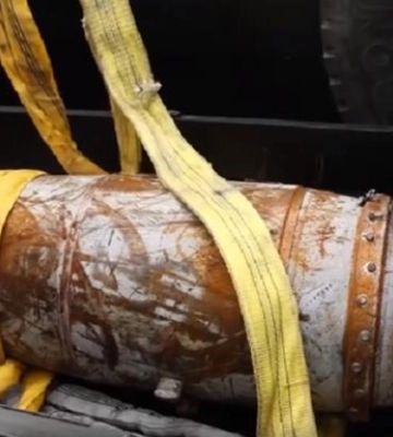 Упал прямо на могилу: в Днепре на кладбище обнаружили фрагмент российской ракеты. Фото