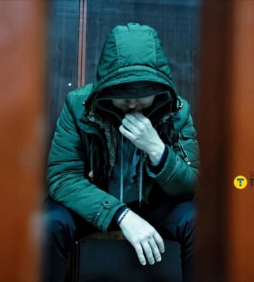 Суд над Гринкевичем: корупціонер ховає обличчя від журналістів (фото, відео)