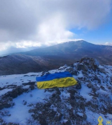 Живі ланцюги в містах, українські прапори в Криму та на Донбасі: як Україна відзначила День Соборності