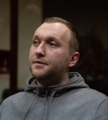 Сина Гринкевича доставили до суду в Києві: обирають запобіжний захід. Фото і відео