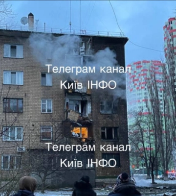 Внаслідок ракетного удару у Святошинському районі Києва загорілися автівки - перші наслідки ворожої атаки