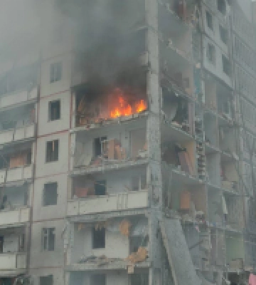 У Харкові російська ракета влучила у багатоповерхівку: загинули дві людини, є поранені
