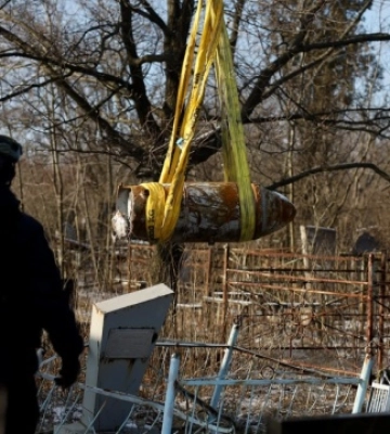 На Дніпропетровщині знешкодили бойову частину ракети, яка впала на кладовище