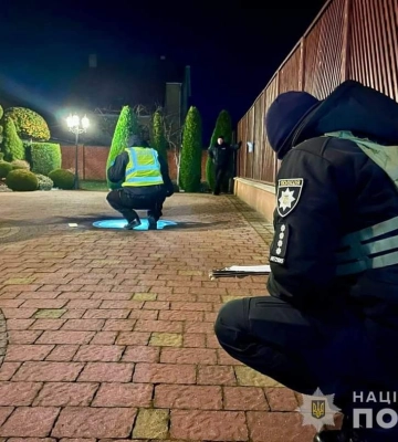 У Мукачеві невідомий кинув гранату на подвір&#039;я депутата Закарпатської обласної ради