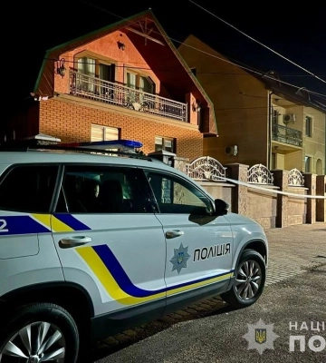 На Закарпатті невідомий вночі кинув гранату на подвір&#039;я депутата облради
