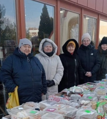 Волонтери на благодійному ярмарку біля церкви Петра зібрали понад 90 тисяч грн на потреби ЗСУ