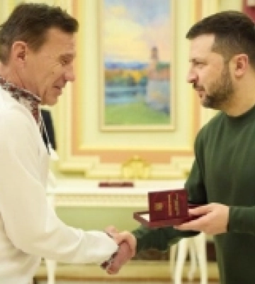 Рятував дітей після обстрілу: одеський комунальник отримав нагороду від президента