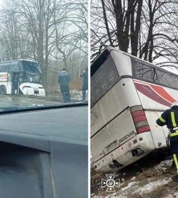 На Прикарпатті в ДТП потрапив рейсовий автобус