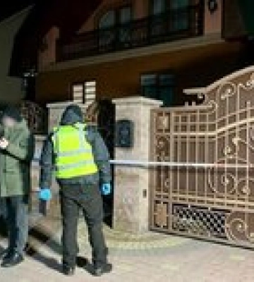 В Мукачево во двор депутата областного совета кто-то бросил гранату – полиция расследует